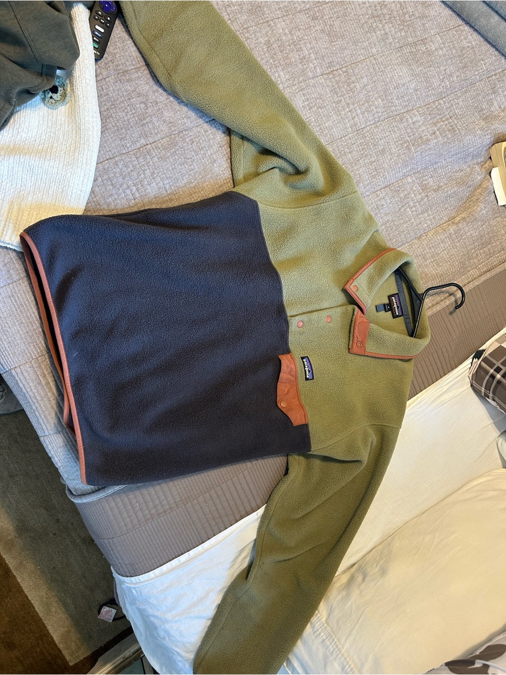 Patagonia Men’s Olive Green and Navy Zip-Up Fleece with Brown Trim